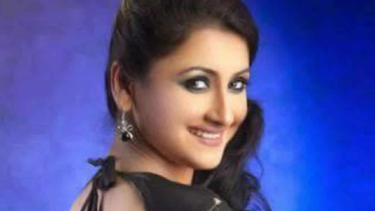 সুখের হয়নি বিবাহিত জীবন, ওড়িয়া অভিনেতার সঙ্গে ঘনিষ্ঠতার গুঞ্জন! বিস্ময়কর কাহিনীতে মোড়া এই অভিনেত্রীর জীবন