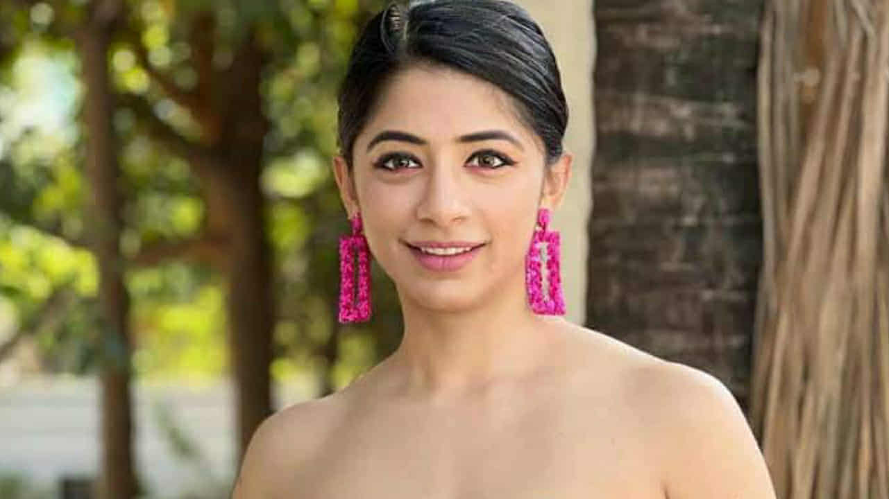 প্রকাশ্যে আনতে চাননা ব্যক্তিগত জীবন! ২১ বছরের বড় প্রেমিককে বিয়ে, চুটিয়ে দাম্পত্য উপভোগ করছেন এই অভিনেত্রী