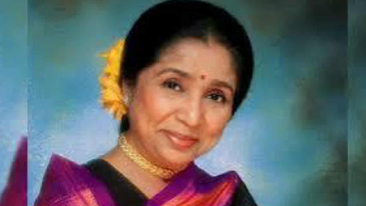 মলাটবন্দি আট দশকের সুর সফর! আশার জীবনী পড়ে উচ্ছ্বসিত অনুরাগীরা